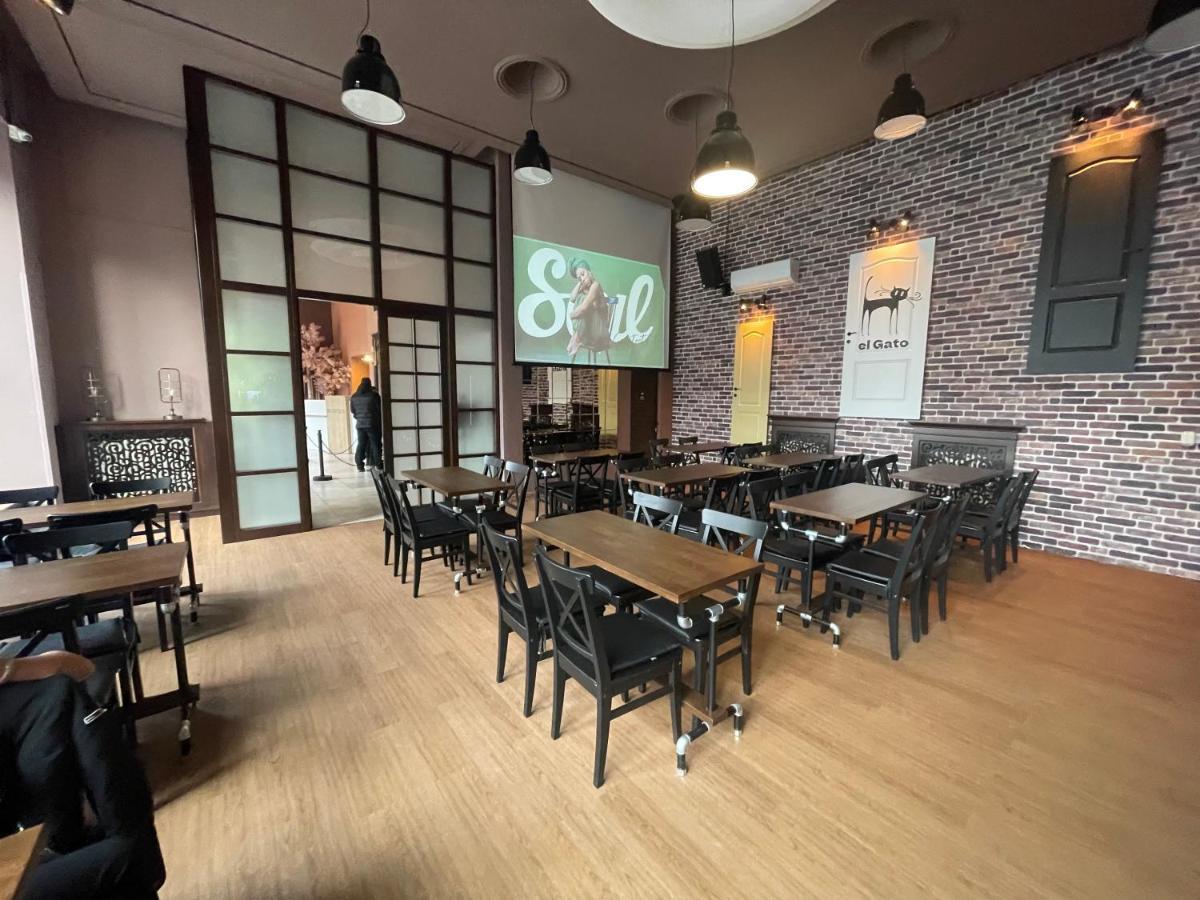 Hotel Continental City Center Яш Екстериор снимка