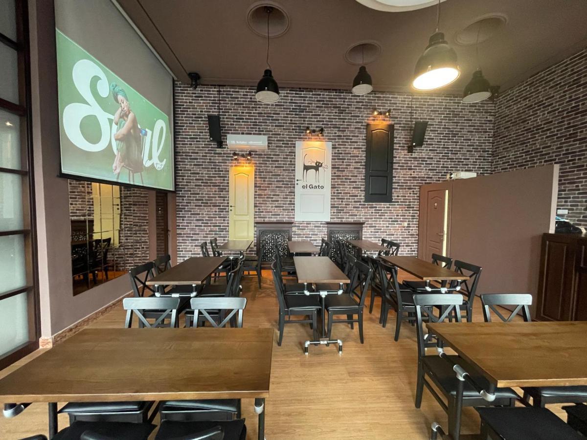 Hotel Continental City Center Яш Екстериор снимка