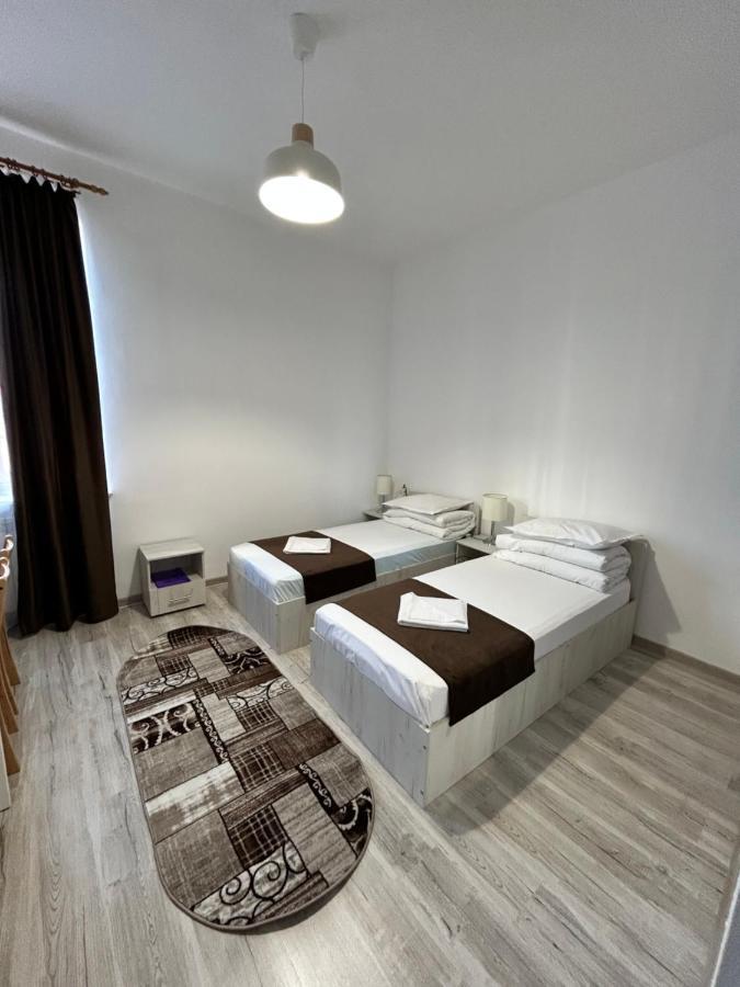 Hotel Continental City Center Яш Екстериор снимка