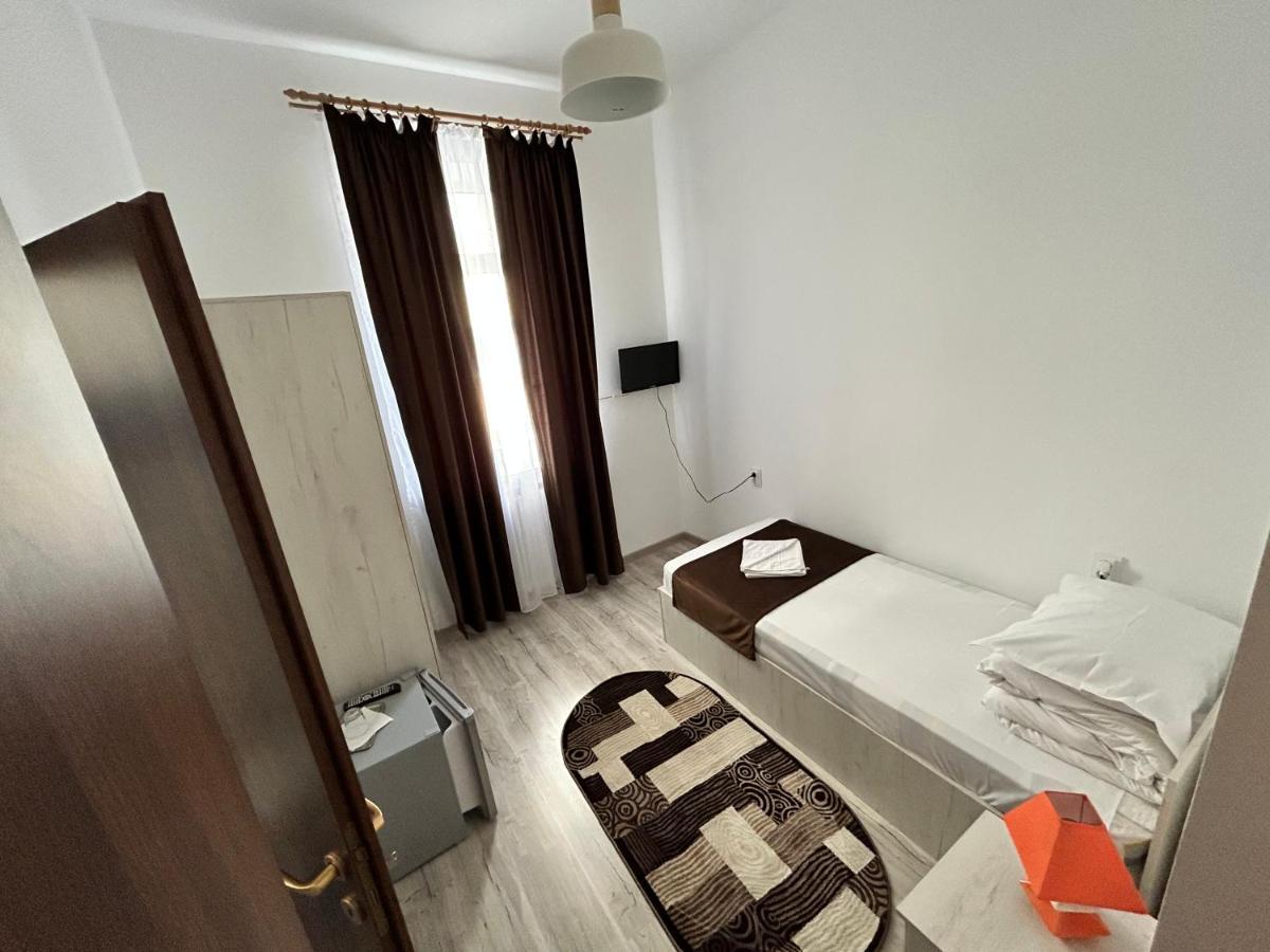 Hotel Continental City Center Яш Екстериор снимка