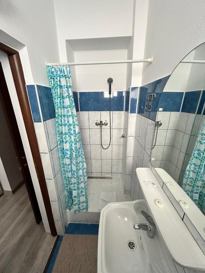 Hotel Continental City Center Яш Екстериор снимка