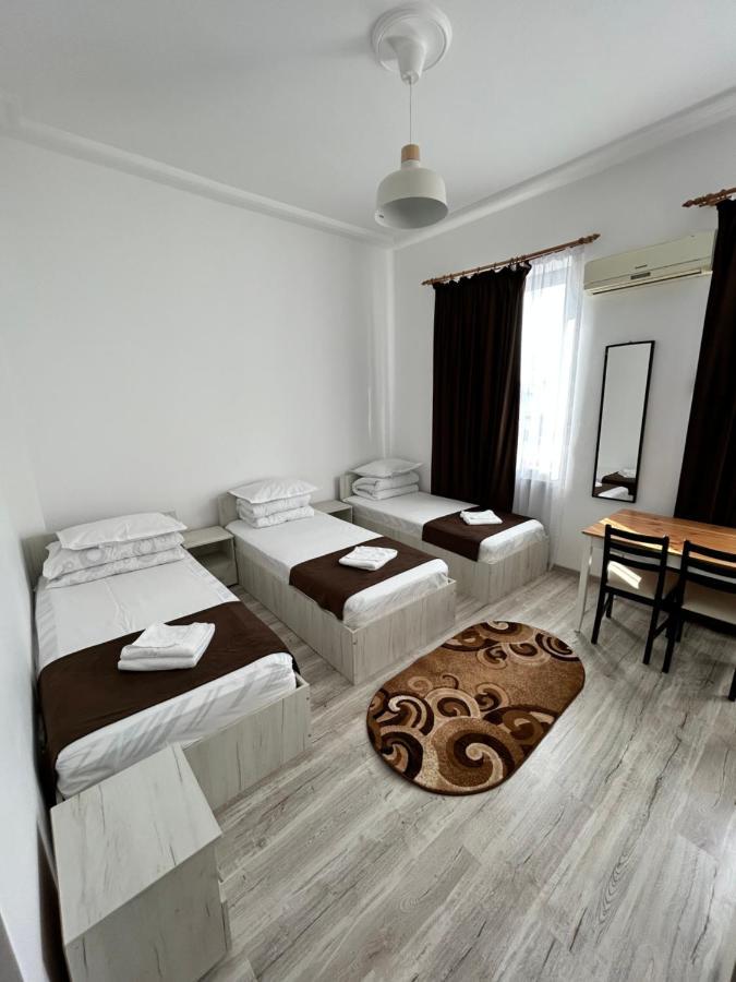Hotel Continental City Center Яш Екстериор снимка
