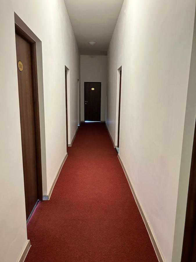 Hotel Continental City Center Яш Екстериор снимка