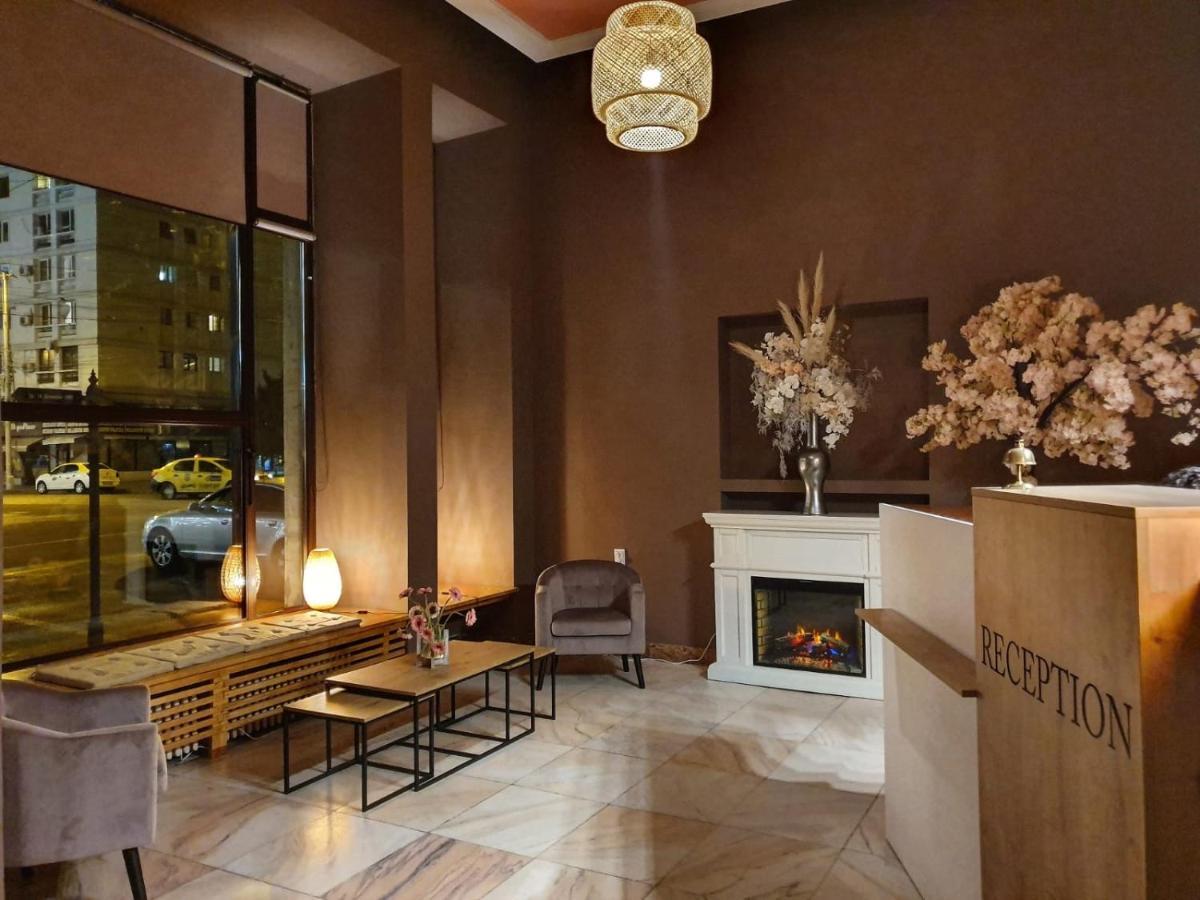 Hotel Continental City Center Яш Екстериор снимка