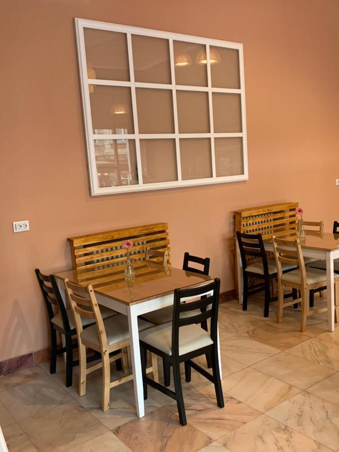Hotel Continental City Center Яш Екстериор снимка